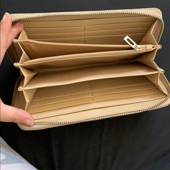 Guess wallet - Picture 2 of 3